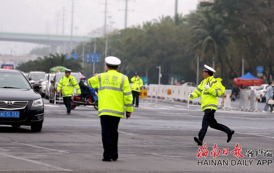 大雾封城难离岛 海口全城总动员“抗雾保运”