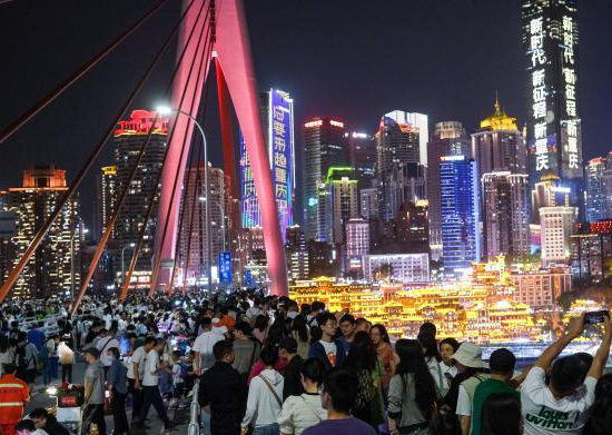 Galeria: ponte icônica repleta de visitantes no sudoeste da China