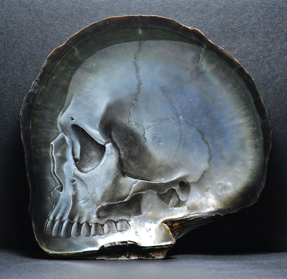 mother-of-pearl-shell-skull-carving-gregory-halili-10