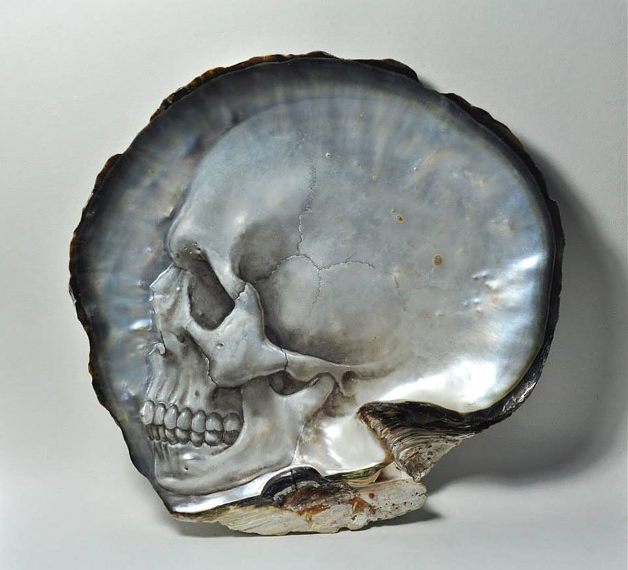 mother-of-pearl-shell-skull-carving-gregory-halili-9