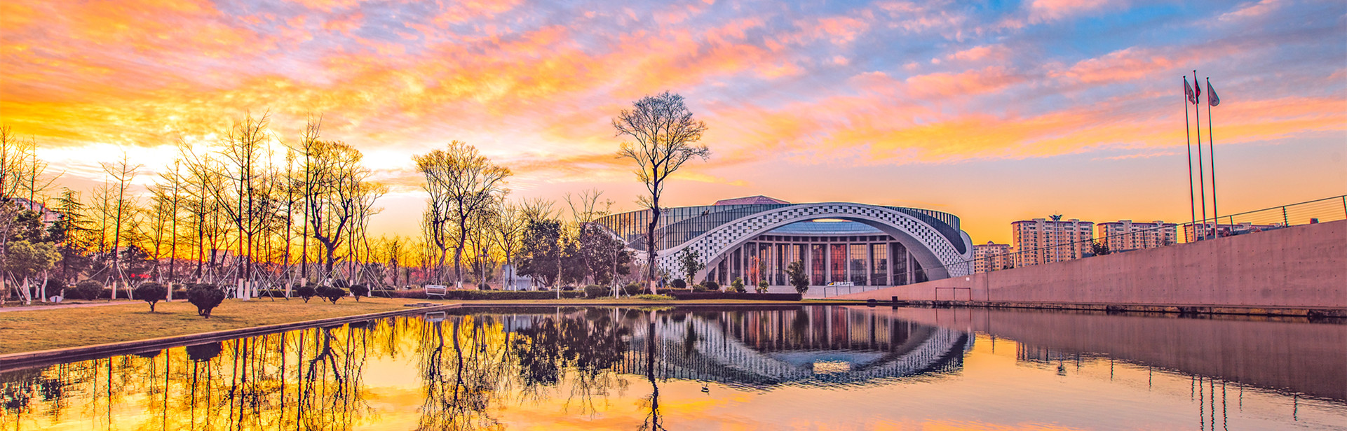 Kunming Dianchi Lake International Convention and Exhibition Centre [Photo by Li Weimei]滇池国际会展中心，作者，李维梅DJI_0338.jpg