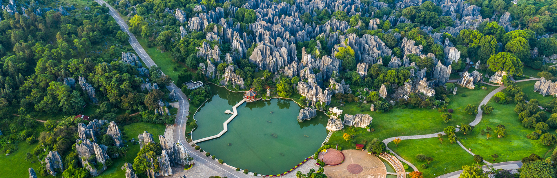 A bird's-eye view of Kunming city_副本.jpg