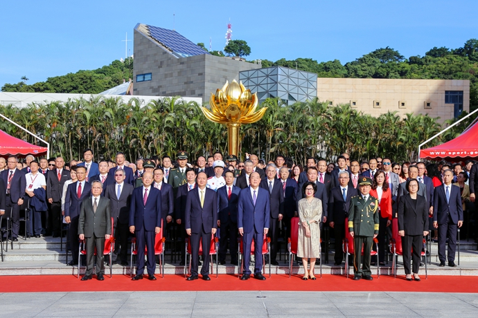 澳门特区政府举行庆祝中华人民共和国成立75周年升旗仪式和招待酒会