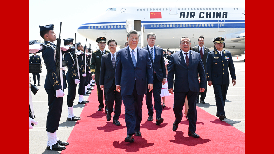 习近平抵达利马出席亚太经合组织第三十一次领导人非正式会议并对秘鲁进行国事访问