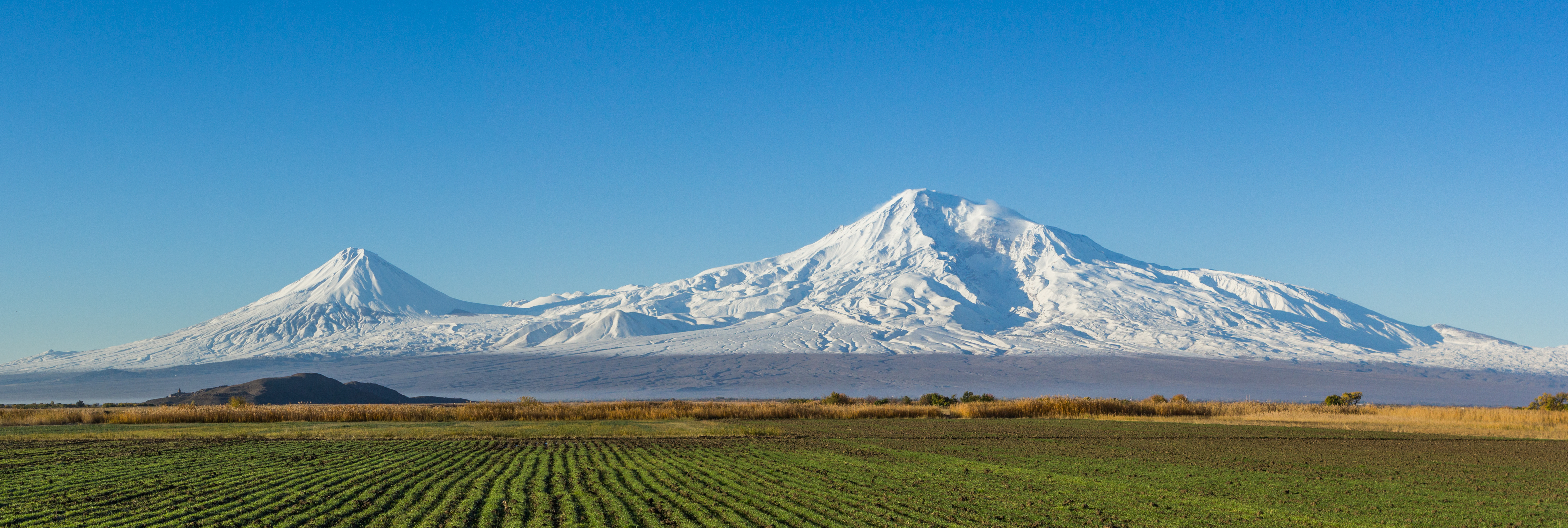 Vedere a podișului și masivului Ararat, dinspre Artashat