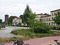 Gebäude-Ensemble mit Wasserturm, Postgebäude und Empfangsgebäude (Westseite)