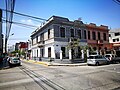 Calle y vivienda típica de Breña en la avenida República de Portugal.