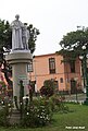 Monumento a Don Bosco ubicado en la intersección de los jirones Varela e Independencia.