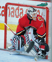 Photographie de Kiprusoff avec le maillot rouge des Flames