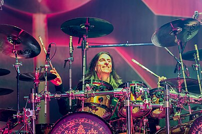 Schlagzeuger Scott Travis