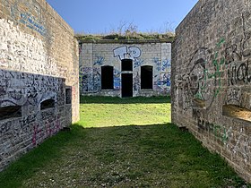 Entrée du fort de Sermenaz en février 2021.