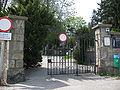 English: Gate to communal cemetery in Gorlice Polski: Brama na cmentarz komunalny w Gorlicach