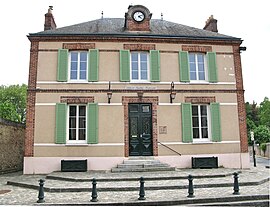 The town hall in Roinville