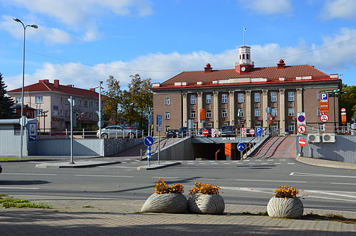 Administratiivhoone Jõhvis, Jõhvi keskväljak