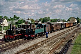 Deux trains du CFBS, au départ.