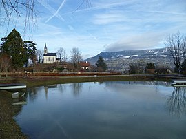 A view across the lake in Vétraz-Montoux