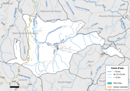 Carte en couleur présentant le réseau hydrographique de la commune