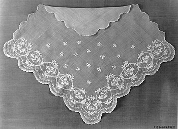 Early 19th century pañuelo in the Metropolitan Museum of Art