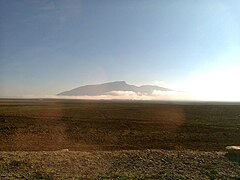 La plaine de Bir Chahem au fond Sidi Reghis versant nord