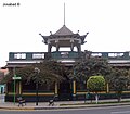 Vivienda ecléctica en la esquina del jirón Jorge Chávez y la avenida Bolivia.