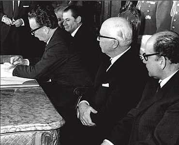 Salvador Allende signa la nacionalització del coure