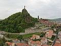 Pogled na grad i kip Notre-Dame de France