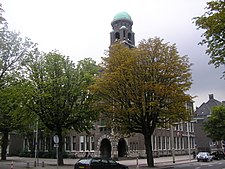 Hogeschool Rotterdam locatie Pieter de Hoochweg, voorheen zat hier de Zeevaartschool.