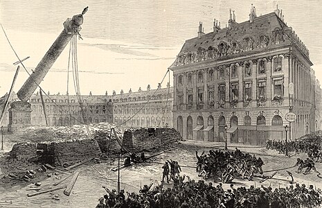 Renversement par les Communards de la colonne Vendôme portant la statue de l'empereur Napoléon Ier, le 16 avril 1871.