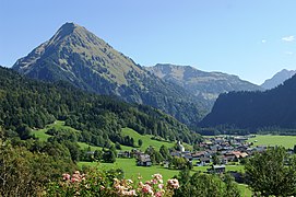 Üntschenspitze (2.135 m) eta Schoppernau herria