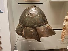 Boeotian helmet, ika-1 siglo BCE. ⁇ .Boeotiyang helmet