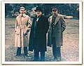 Fotos dos criptologistas ingleses Harry Hinsley, Edward Travis, e John Tiltman