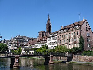 Français : La cathédrale vue du quai des bateliers