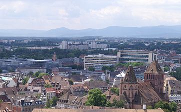 Français : Vue de la Cathédrale vers St-Thomas et l'Hôpital civil