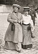 Clara Zetkin (esquerda) e Rosa Luxemburg, en 1910.