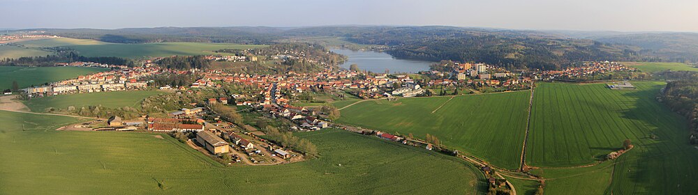 Letecký pohled na Jedovnice od severozápadu.