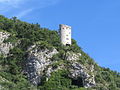 Oberhalb des zur Gemeinde gehörenden Dorfes Podpeč befindet sich ein venezianischer Wehrturm, der spätestens seit dem frühen 15. Jahrhundert als Verteidigungsanlage diente