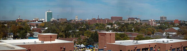 Nenlinell Ann Arbor fel y'i gwelir o Stadiwm Michigan