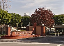 Description de l'image Disney studios burbank entrance gate buena vista.jpg.