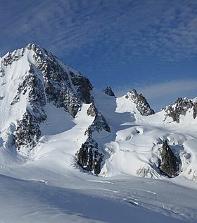 Le glacier de l'Épaule descendant de l'aiguille du Chardonnet vus depuis le glacier du Tour.