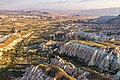 La Cappadoce, près de Göreme. Au loin, la ville d'Avanos.