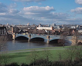 Nottingham'da Trent Nehri ve Trent Köprüsü