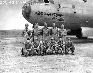 40. bombna divizija Boeing B-29-5-BW Superfortress 42-6281 »20th Century Unlimited« na letališču Hsinčing (A-1), Kitajska, napredno kitajsko oporišče 40. bombne divizije po zaključku napada na Anšan v Mandžuriji. Misija št. 4, 29. julij 1944.