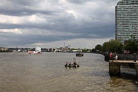 The River Thames by St George's Square - geograph.org.uk - 3475808.jpg