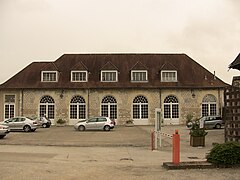 Le bâtiment à l'entrée du fort