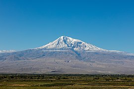 Muntele Ararat văzut dinspre Ararat, Armenia