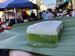 โกยตาลาม(Kue Talam) 來自於馬來西亞的kuih talam，是普吉土生華人娘惹甜食