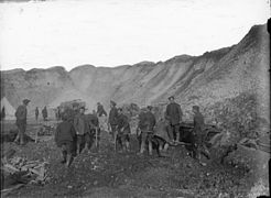 A working party in the Hawthorn Ridge mine crater, November 1916 (IWM Q 2006)