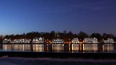 De historische Boathouse Row aan de oever van Schuylkill