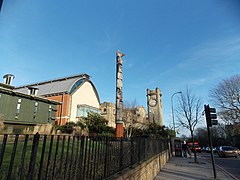 View of the totem pole in front of the Horniman Museum from London Road - geograph.org.uk - 3312945.jpg