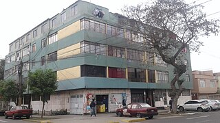 Esquina histórica donde está ubicada la placa cívica en honor a la banda Los Saicos.